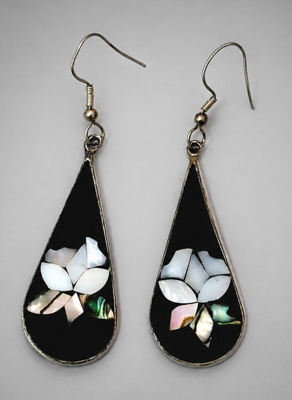 Vintage Boho Mother of Pearl Black Pierced 2.5" Long Dangle Earrings Flower bp-